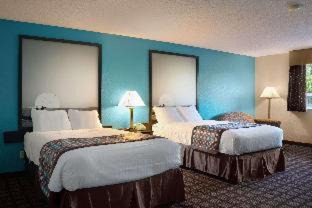Whitewater Hotel | Welcoming Super 8 by Wyndham in Whitewater, WI