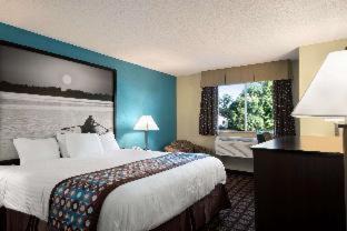 Whitewater Hotel | Welcoming Super 8 by Wyndham in Whitewater, WI