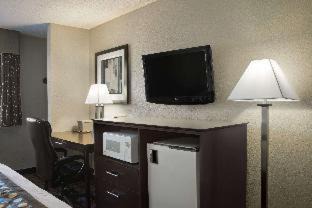Whitewater Hotel | Welcoming Super 8 by Wyndham in Whitewater, WI