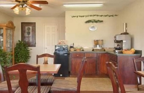 Whiteville Hotel | Cozy Stay at Super 8 by Wyndham Whiteville with Free Breakfast