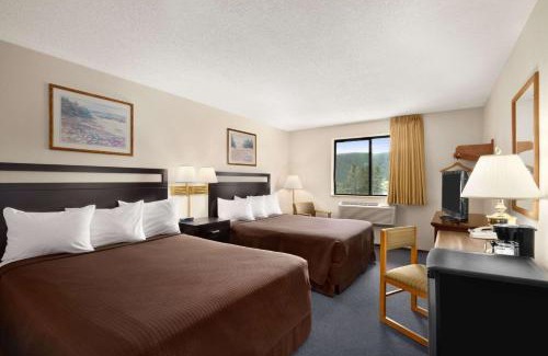 Williams Lake Hotel | Budget-Friendly Stay at Super 8 by Wyndham Williams Lake