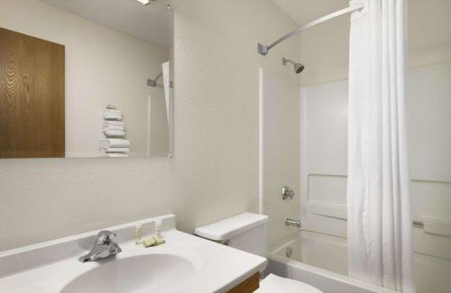 Williams Lake Hotel | Budget-Friendly Stay at Super 8 by Wyndham Williams Lake