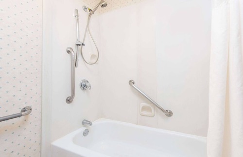 Wichita Hotel | Convenient Stay at Super 8 by Wyndham Wichita South