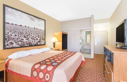 Wichita Hotel | Convenient Stay at Super 8 by Wyndham Wichita South