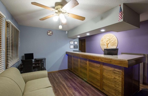 Williams Hotel | Budget-Friendly Stay at Super 8 by Wyndham Williams