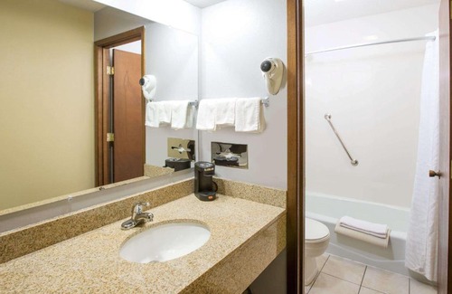 Williams Hotel | Budget-Friendly Stay at Super 8 by Wyndham Williams