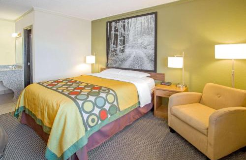 Windsor Hotel | Comfortable Stay at Super 8 by Wyndham Windsor/Madison North