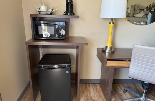Winfield Hotel | Family-Friendly Retreat at Super 8 by Wyndham Winfield