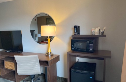 Winfield Hotel | Family-Friendly Retreat at Super 8 by Wyndham Winfield