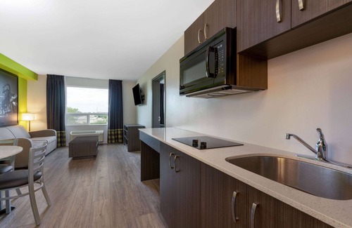 Winnipeg Hotel | Guest Rated: 9.2 at Super 8 by Wyndham Winnipeg East