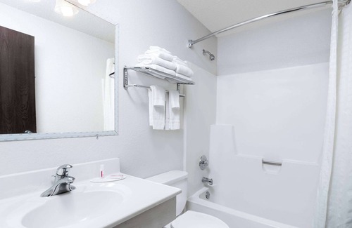 Winona Hotel | Budget-Friendly Stay at Super 8 by Wyndham Winona MN