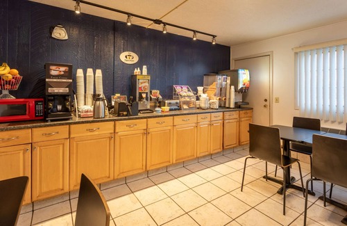 Wooster Hotel | Comfort Meets Convenience at Super 8 by Wyndham Wooster