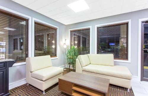 Wytheville Hotel | Cozy Super 8 by Wyndham Wytheville: Pet-Friendly Stays