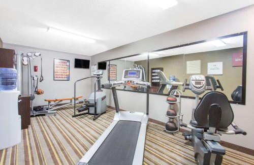 Wytheville Hotel | Cozy Super 8 by Wyndham Wytheville: Pet-Friendly Stays
