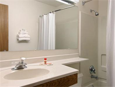 Austintown Hotel | Pet-Friendly Super 8 by Wyndham Youngstown/Austintown Hotel