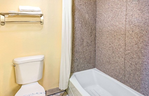 Yreka Hotel | Enjoy Family-Friendly Comfort at Super 8 by Wyndham Yreka