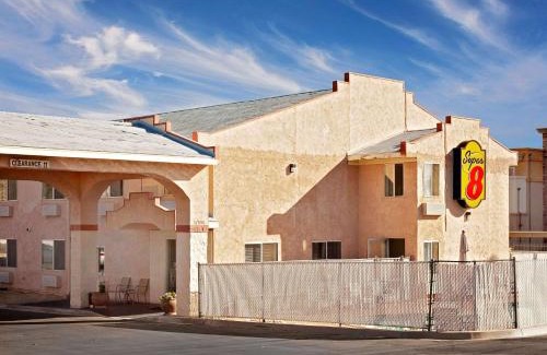 Yucca Valley Hotel | Budget-Friendly Stay at Super 8 by Wyndham Yucca Valley
