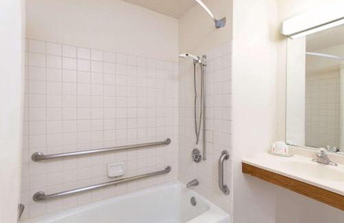 Yucca Valley Hotel | Budget-Friendly Stay at Super 8 by Wyndham Yucca Valley