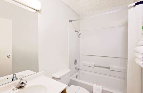 Yucca Valley Hotel | Your Gateway to Adventure: Super 8 by Wyndham Yucca Valley