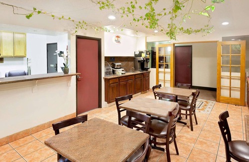 Yucca Valley Hotel | Your Gateway to Adventure: Super 8 by Wyndham Yucca Valley