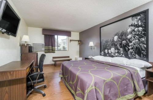 Zanesville Hotel | Pet-Friendly Comfort at Super 8 by Wyndham Zanesville