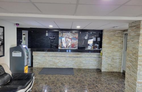 Red Deer Hotel | Pet-Friendly Super 8 North Red Deer with Pool & Hot Tub