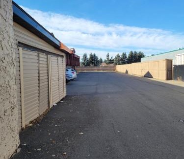 Red Deer Hotel | Pet-Friendly Super 8 North Red Deer with Pool & Hot Tub