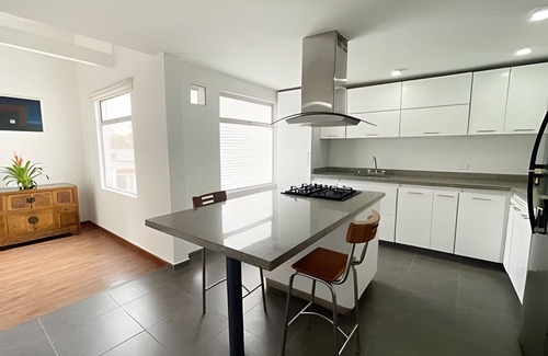 Santa Ana House | Cozy Apartment with Free Wi-Fi, Parking, and Pet-Friendly Stay