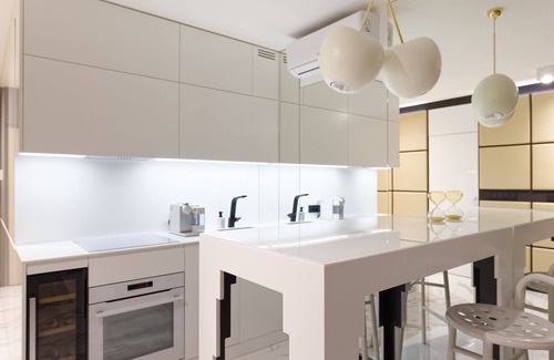 Poznan City Center Apartment | Modern Apartment with Hot Tub and Family-Friendly Amenities