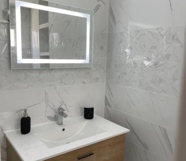 Bourroches Apartment | Pet-Friendly Super Appartement Near Gastronomic Delights