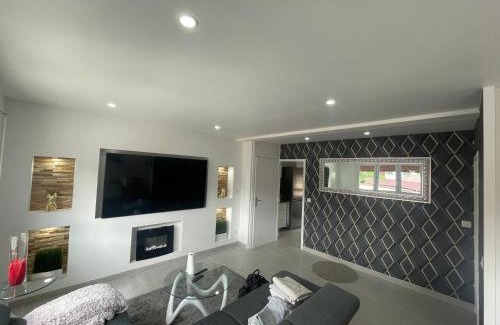 Bourroches Apartment | Pet-Friendly Super Appartement Near Gastronomic Delights