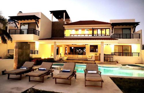 Santa Maria Huatulco Villa | Super Casa: Breathtaking Ocean Views in Huatulco