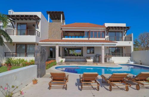 Santa Maria Huatulco Villa | Super Casa: Breathtaking Ocean Views in Huatulco