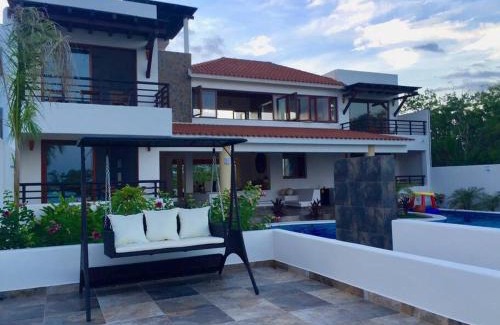 Santa Maria Huatulco Villa | Super Casa: Breathtaking Ocean Views in Huatulco