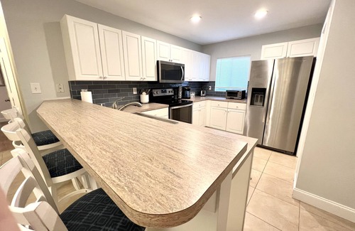 San Carlos Park House | Immaculate Stay near RSW with Breakfast & Family-Friendly Perks