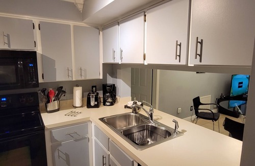 Ventura Apartment | Immaculate Ventura Condo with 3 Pools and Free Parking