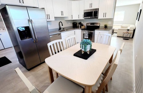 Naples Park House | Naples FL Retreat Near the Beach with Hot Tub & Ocean Views