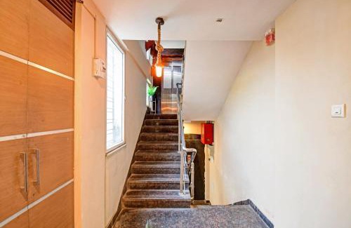 Tollygunge Hotel | Budget-Friendly Avenue Regency Steps from Kalighat Temple