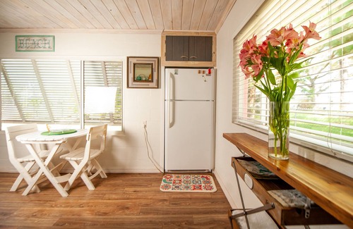 Laurel House | Cozy Beachside Cottage with Pool & Ocean Views