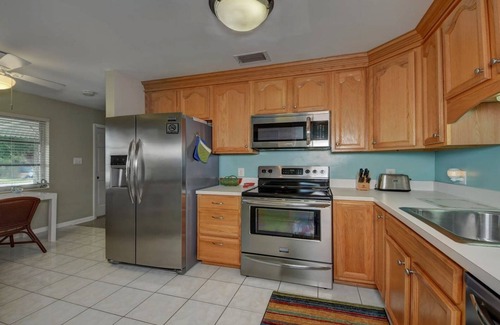 Stuart Cottage | Cozy Stuart Cottage with Ocean Views and Pet-Friendly Stay