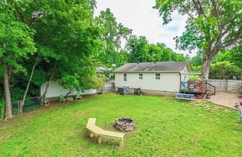 Benton Cottage | Super cute getaway home!