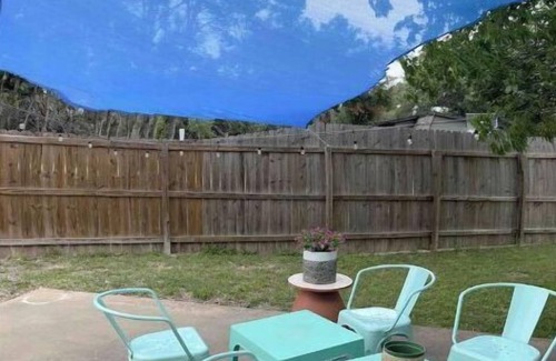 Dripping Springs House | Charming Vineyard Retreat with Spa Near Top Wineries