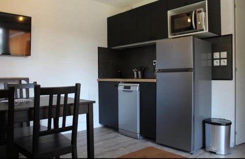 Saint-Etienne-en-Devoluy Apartment | Inviting Super Devoluy T2 with South-Facing Balcony