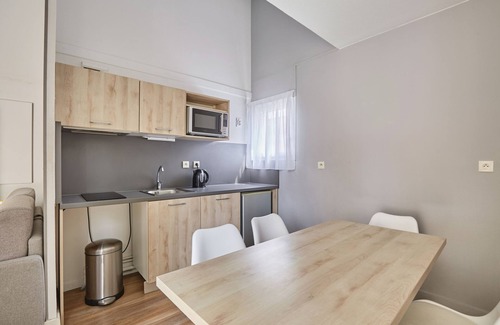 Aix-en-Provence Condo | Ideal Getaway: Air-Conditioned Apartment with Free Wi-Fi