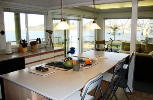 Newport House | Iconic Oceanfront House with Breathtaking Coast Views