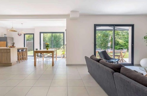 Saint-Didier-au-Mont-d'Or House | Superb villa with swimming pool for 8 people