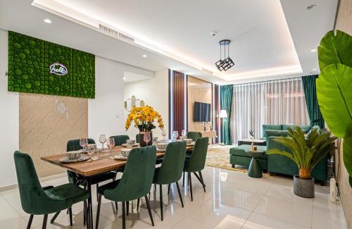 Downtown Dubai Apartment | Stunning 3 Bedroom Apartment with Infinity Pool & Burj Views