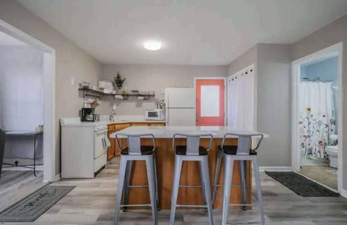 Madison-on-the-Lake House | Grove Cottage: Ideal Getaway Near Beach & Wineries