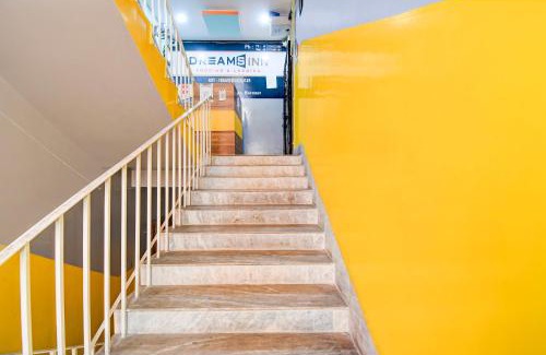 Barasat Hotel | Budget-Friendly OYO Dreams Inn with Family and Pet Amenities