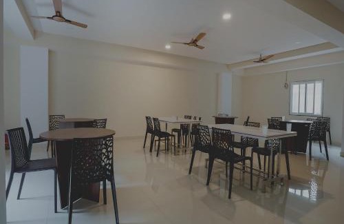 Ameerpet Hotel | Budget-Friendly Hotel Gokul Grand with Breakfast & Family Amenities